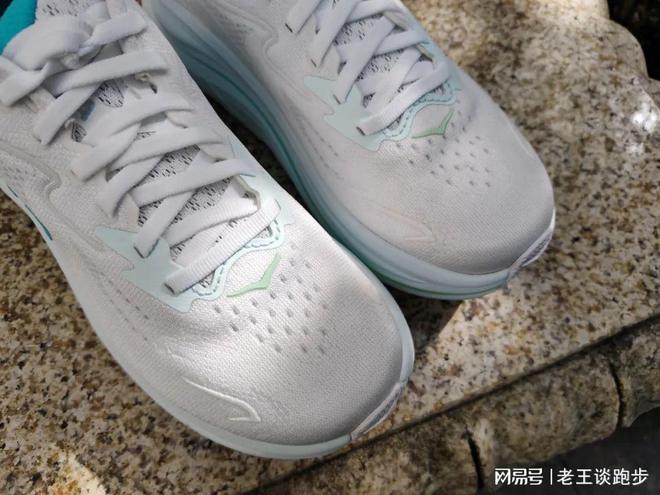 10：恰到好处的卓越跑鞋HOKA CLIFTON(图2)