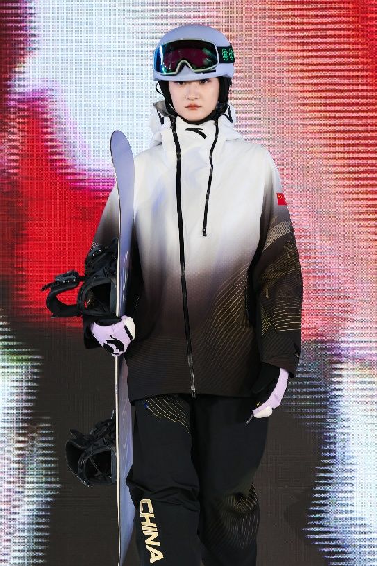 哨发布安踏开卷米兰周期年度“夯”级冰雪装备压(图14)